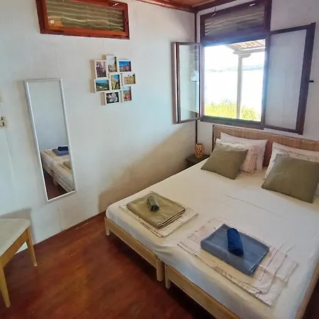 Hébergement de vacances Elia, The Private Off Grid Island